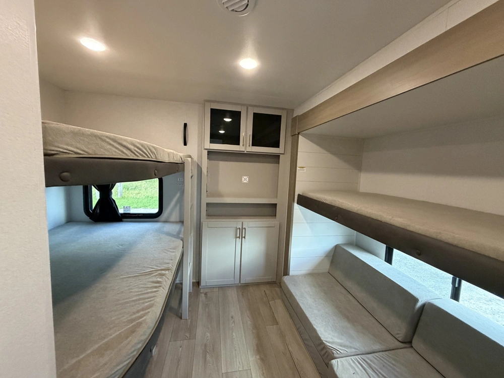 Jayco Jay Flight 321bds 2027 alt