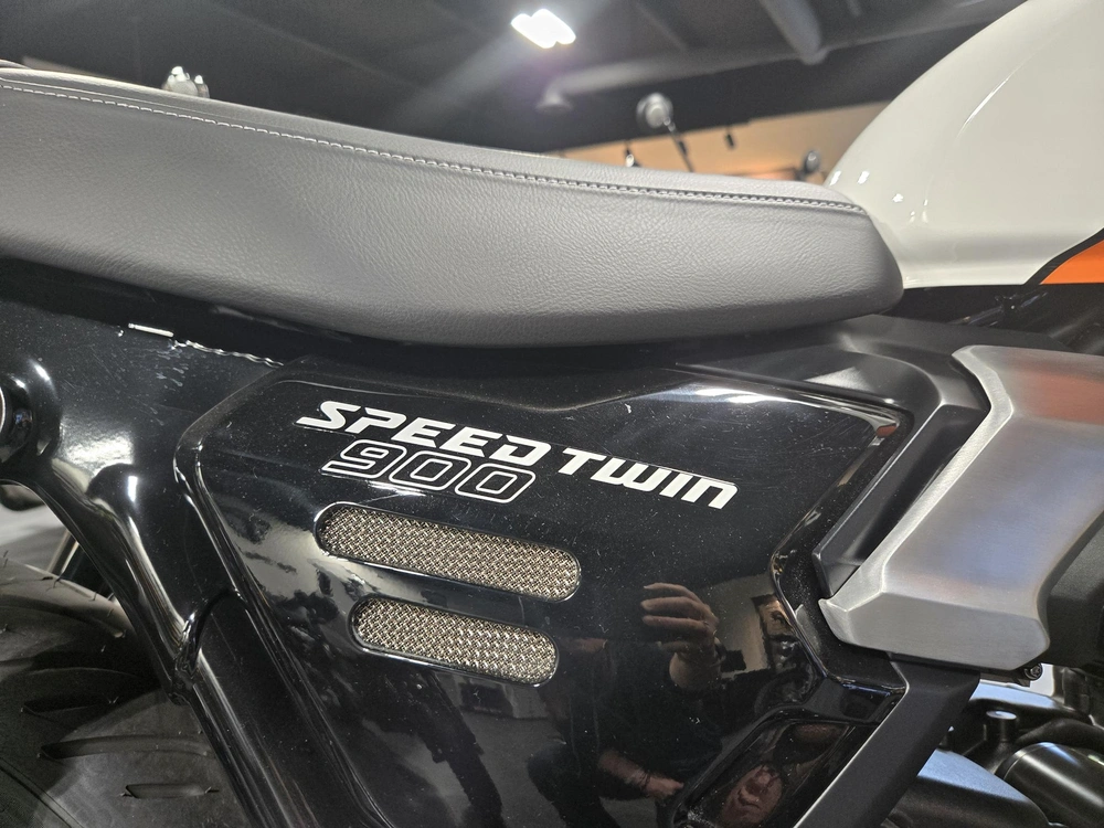 2026 Triumph Speed Twin 900 alt