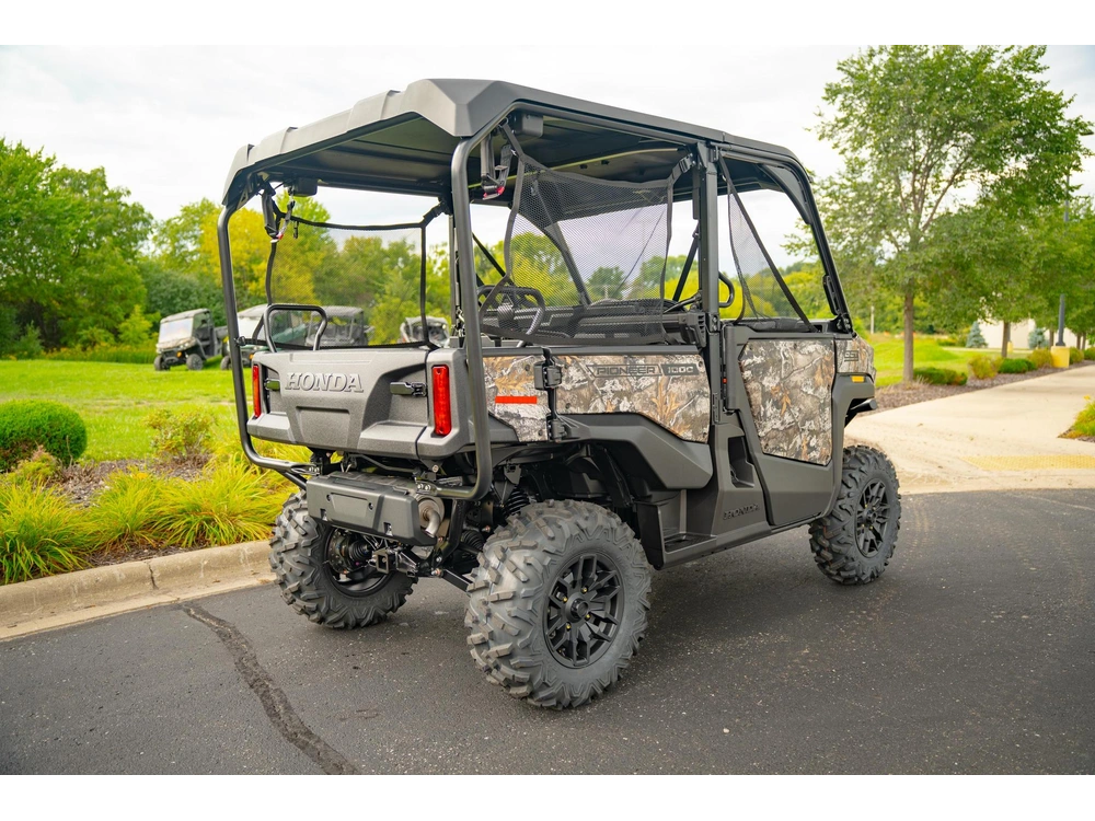 2026 Honda Pioneer 1000 -camo alt