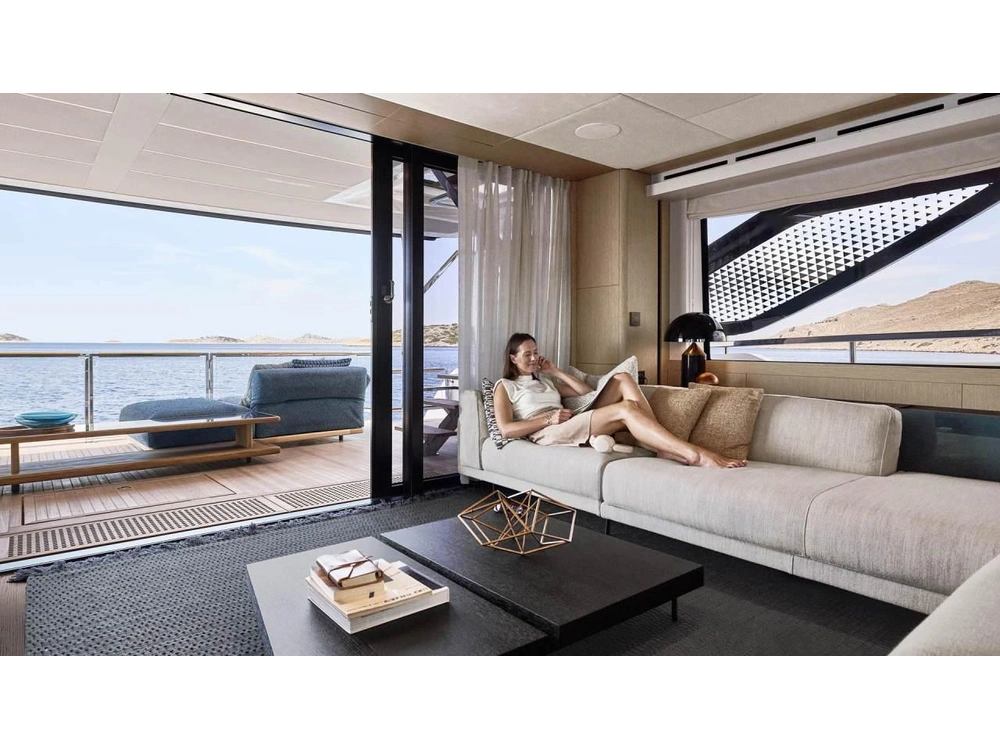 Prestige Yachts M8 Evo 2028 alt
