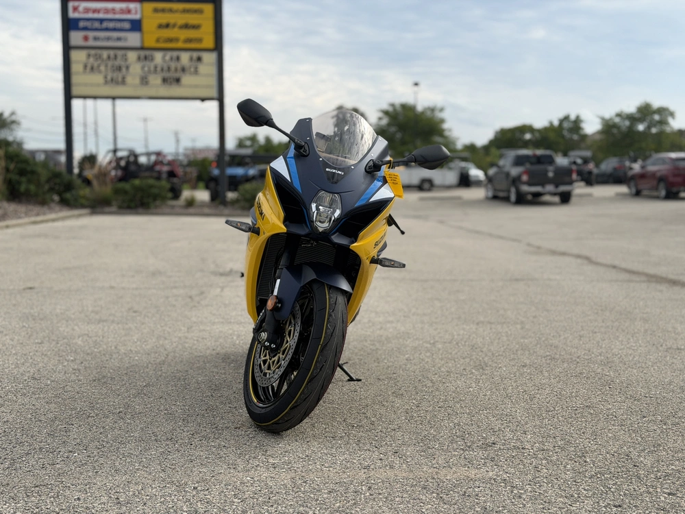 2027 Suzuki Gsx-r1000 40th Anniversary Edition alt