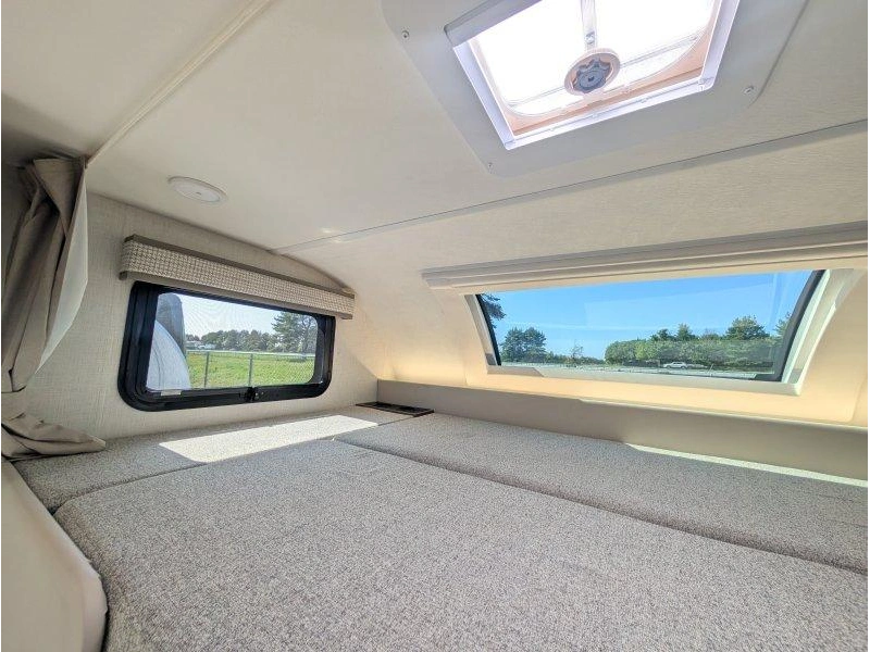 Thor Motor Coach Echelon Lc21 2027 alt