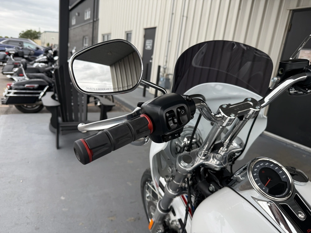 2026 Harley-davidson Super Glide alt