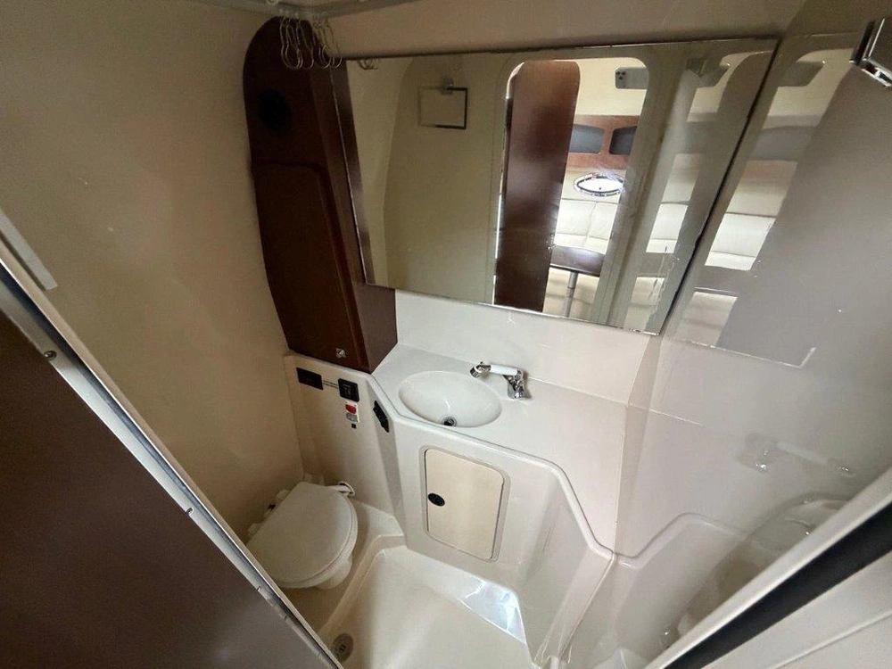 2011 Cruisers Yachts 300 Express alt