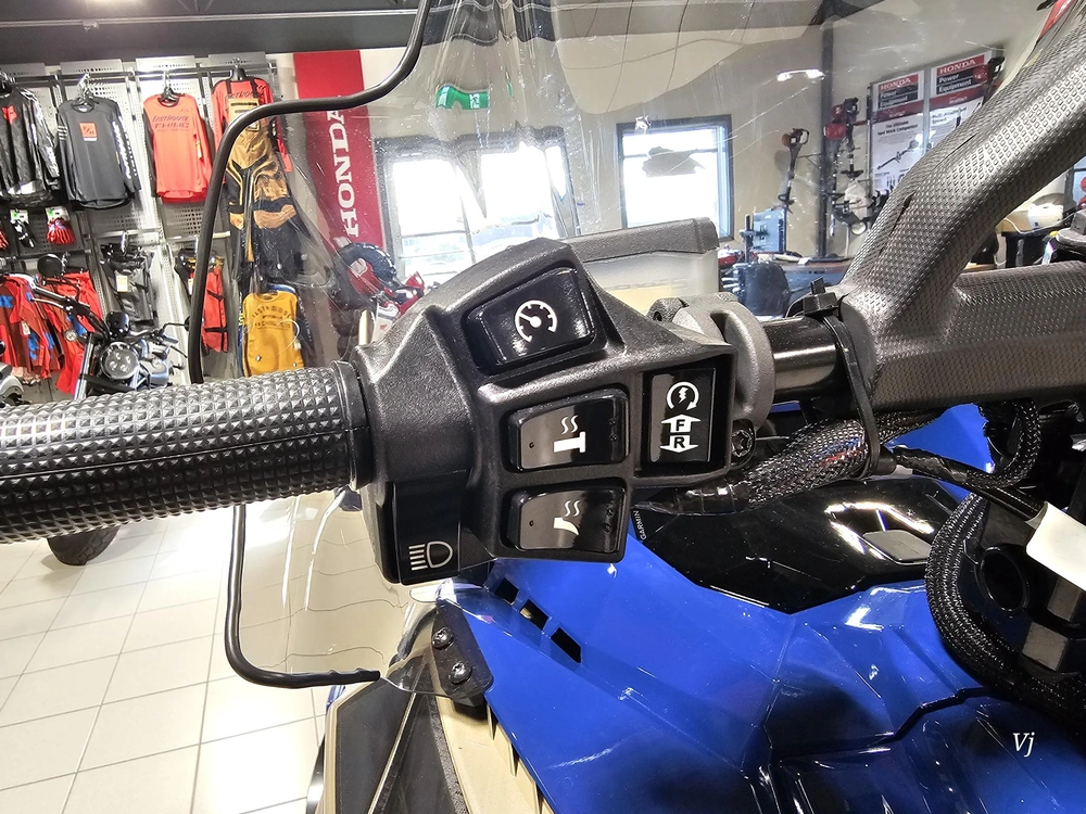 2027 Arctic Cat Bearcat 858 Eps Lt G8 Display alt