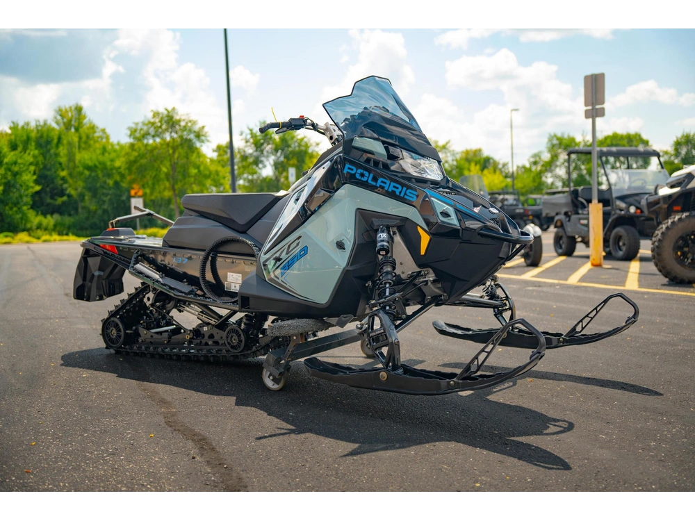 2026 Polaris 850 Indy Xc 137 Gloss Black / Blue Dusk