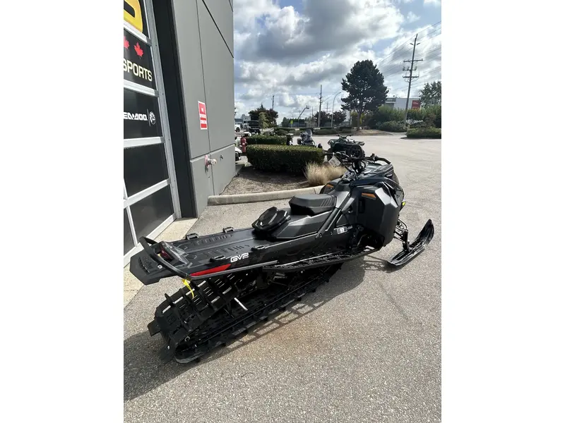 2025 Ski-Doo SUMMIT ADR W/ EDGE PKG 154 600 E-TEC POWDERMAX X-LIGHT FLEXEDGE 2.5" SHOT