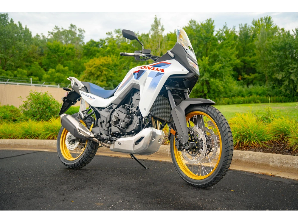 2026 Honda Transalp E-clutch alt