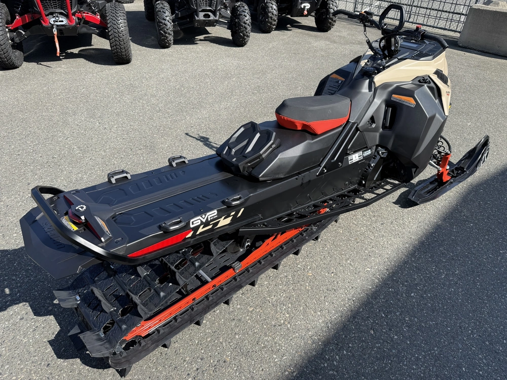 2027 Ski-doo Summit Adrenaline 154 850 E-tec Powdermax Light Flexedge 3.0' Shot alt