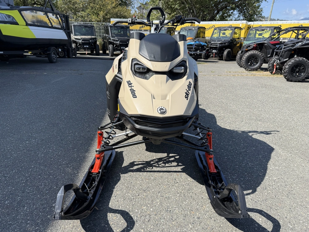 2027 Ski-doo Summit Adrenaline 154 850 E-tec Powdermax Light Flexedge 3.0' Shot alt
