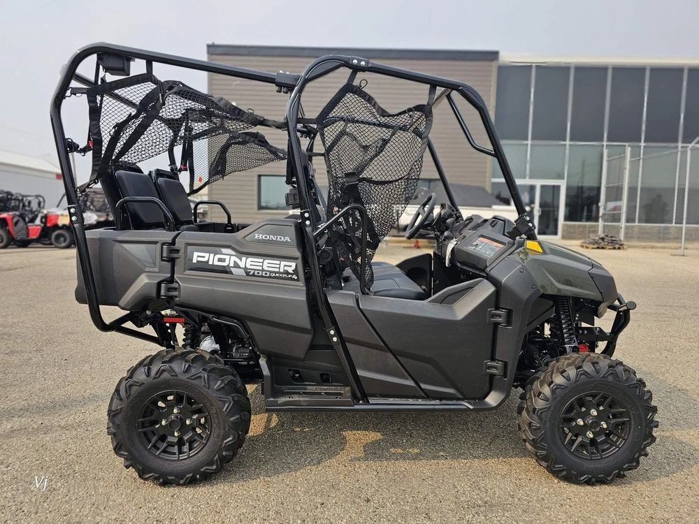 2026 Honda Pioneer 700-4 Deluxe alt