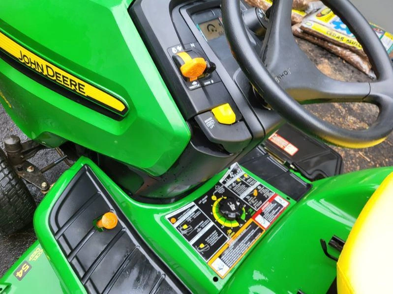 2023 John Deere X580 alt