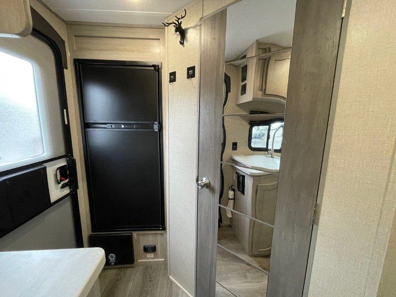 Coachmen Catalina 184fqs 2022 alt