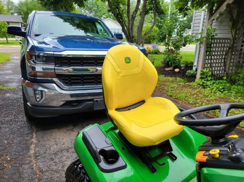 2023 John Deere X580 alt