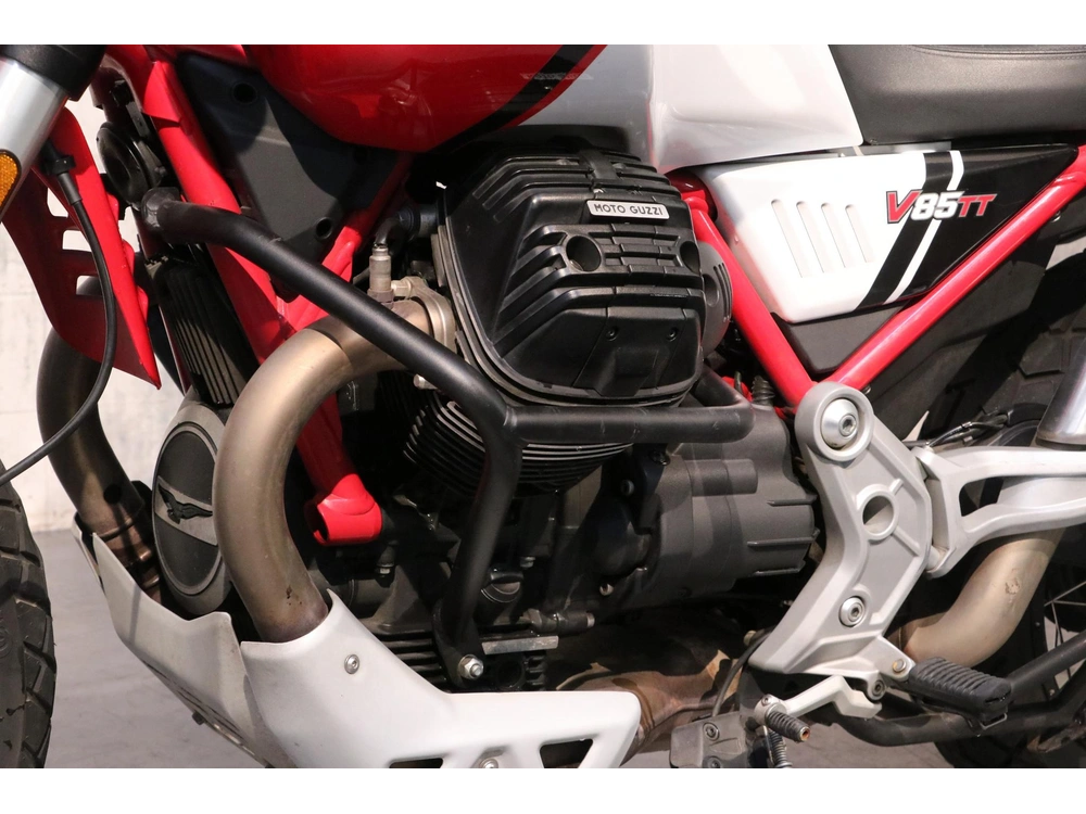 2022 Moto Guzzi V85 Tt alt