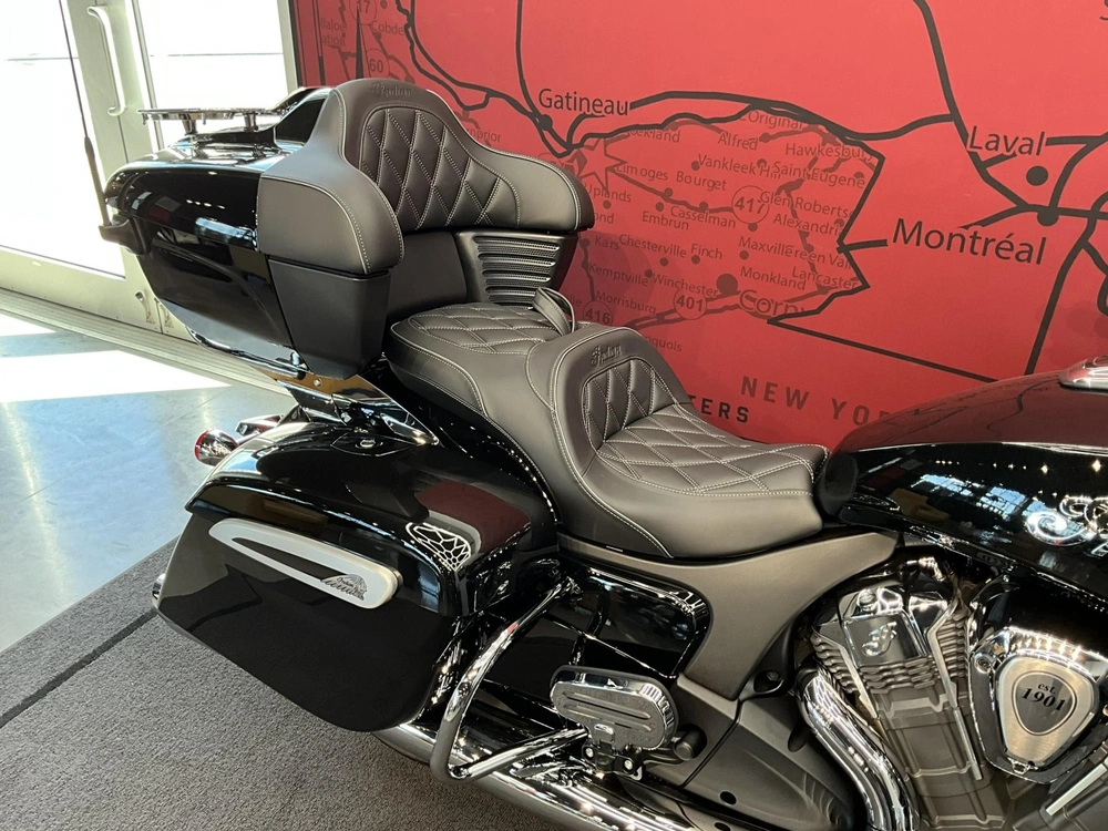 2026 Indian Motorcycle Pursuit Limited alt