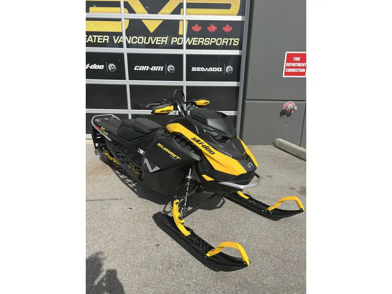 2026 Ski-Doo SUMMIT NEO + 600 EFI HURRICANE FLEXEDGE 1.75' E.S.