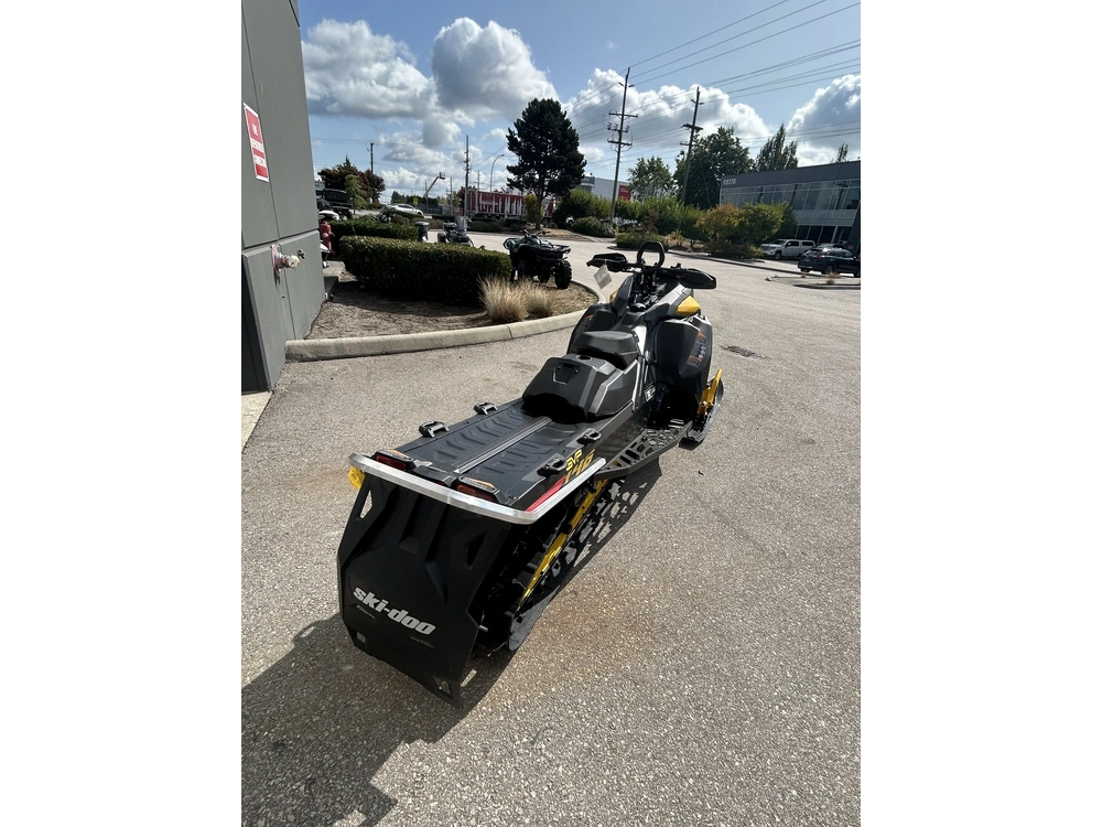 2026 Ski-doo Summit Neo + 600 Efi Hurricane Flexedge 1.75' E.s. alt
