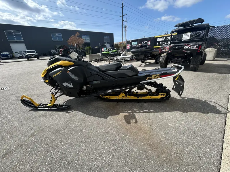 2026 Ski-Doo SUMMIT NEO + 600 EFI HURRICANE FLEXEDGE 1.75' E.S.