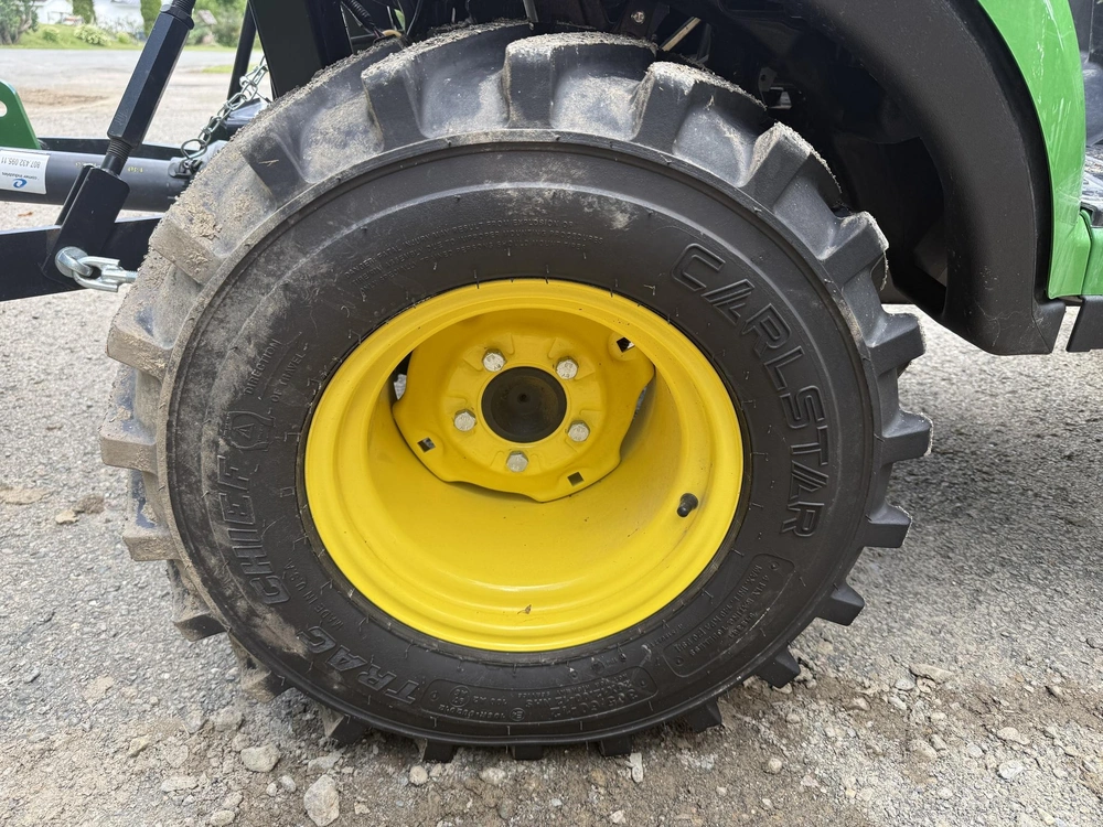 2025 John Deere 1025r alt
