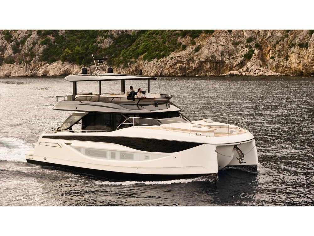 Prestige Yachts M7 2028 alt