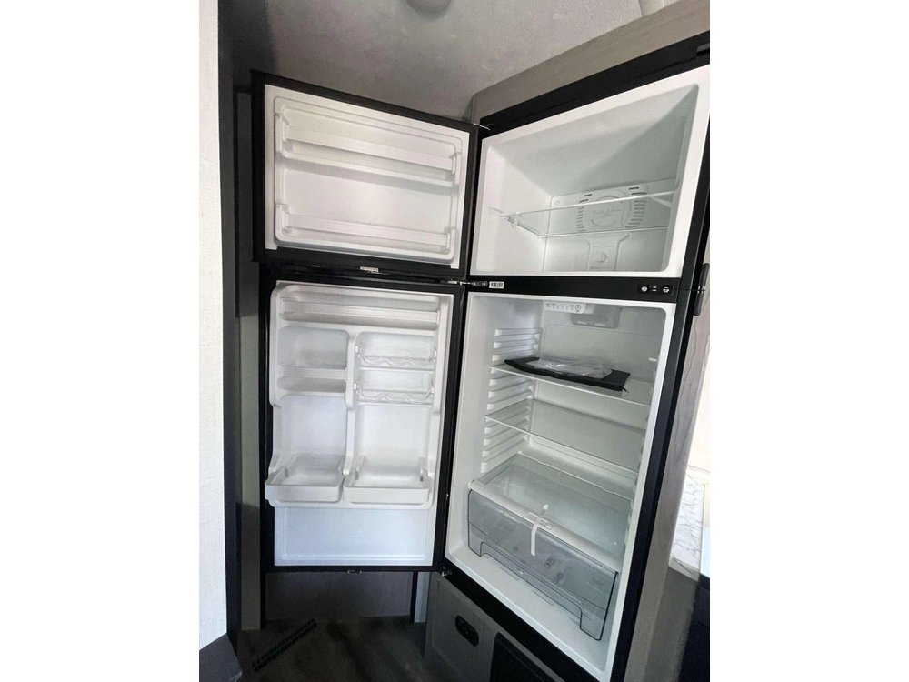 2024 Keystone Rv Coleman 274bh alt