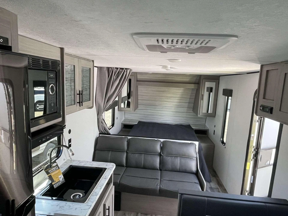 2024 Keystone Rv Coleman 274bh alt