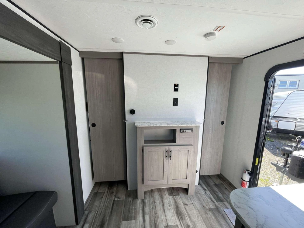 2024 Keystone Rv Coleman 263bh alt