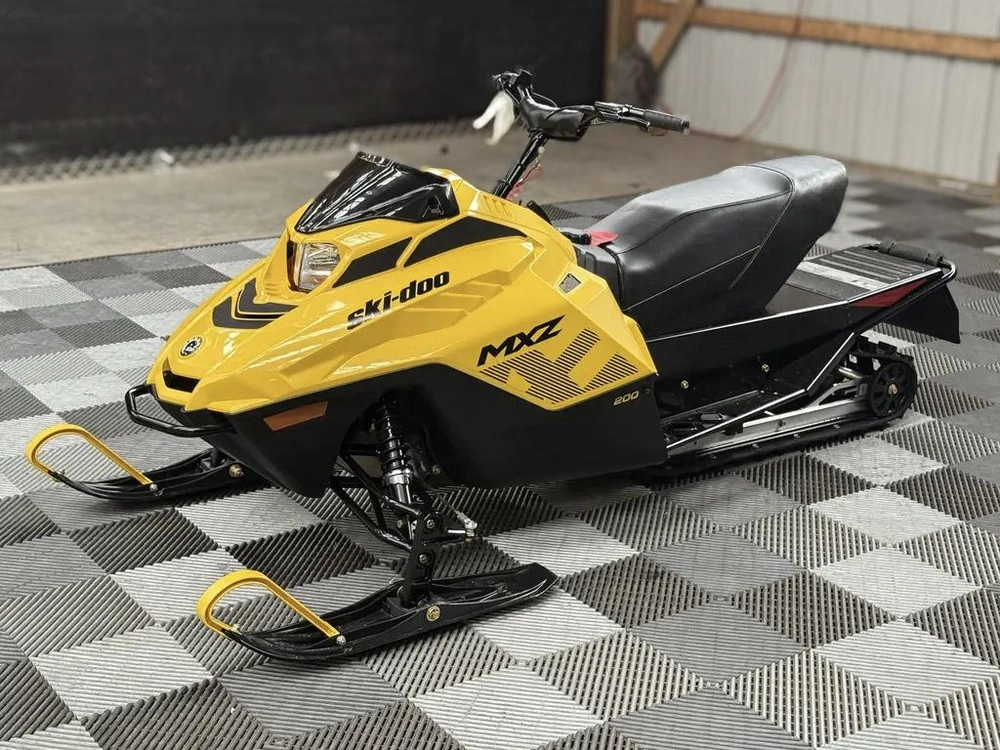 2027 Ski-doo Mxz 200 alt