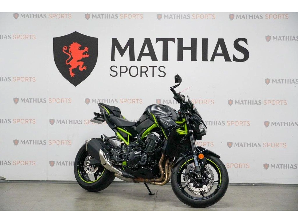 Kawasaki Z900 2022 alt