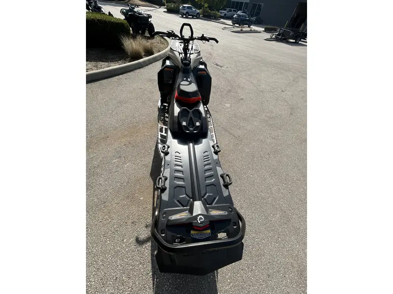 2027 Ski-Doo SUMMIT ADRENALINE 154 850 E-TEC POWDERMAX ULTRA-LIGHT FLEXEDGE 3.0' SHOT