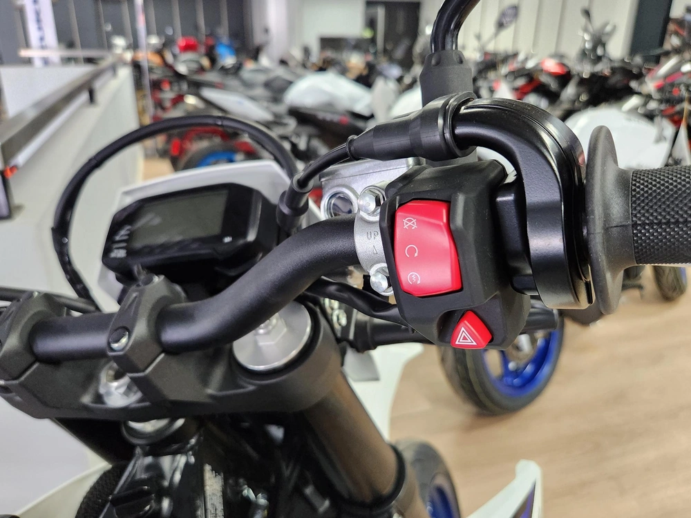 2025 Suzuki Dr-z4sm