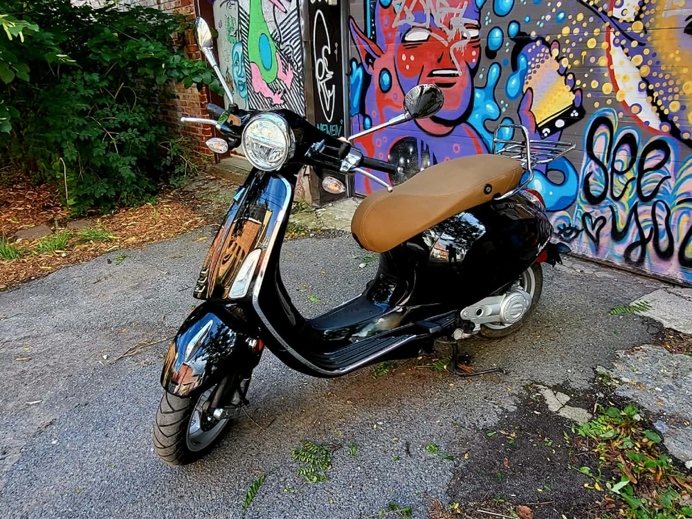 2022 Vespa Primavera 50 alt