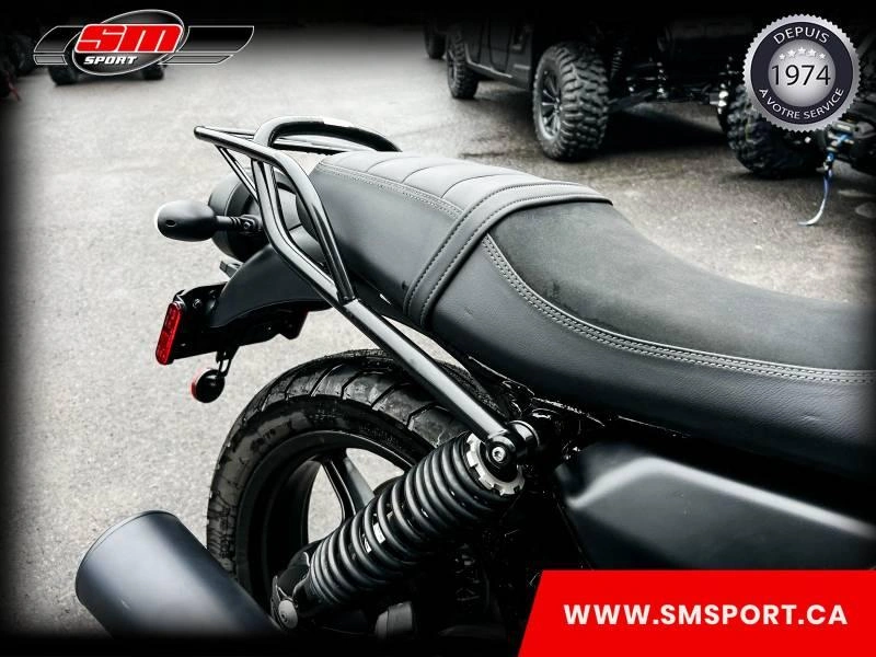 2021 Moto Guzzi V7 Stone alt