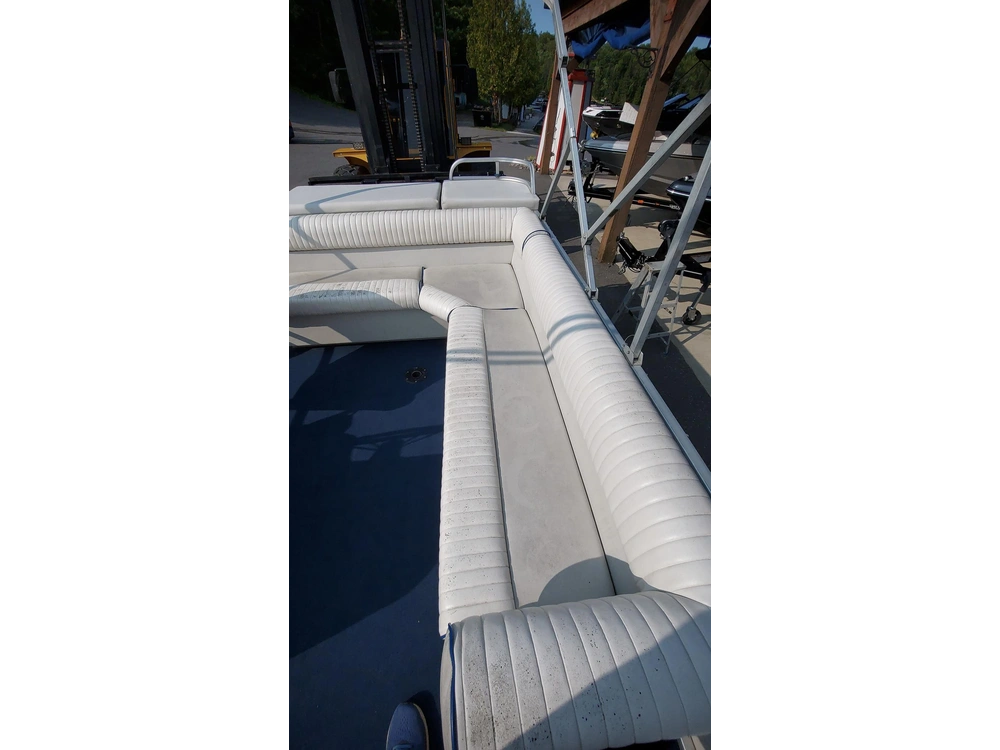 1999 Misty Harbor Aluminium Pontoon alt
