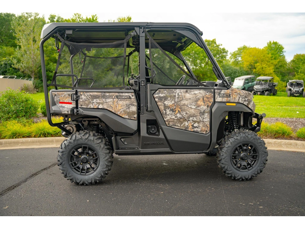 2026 Honda Pioneer 1000 -camo alt