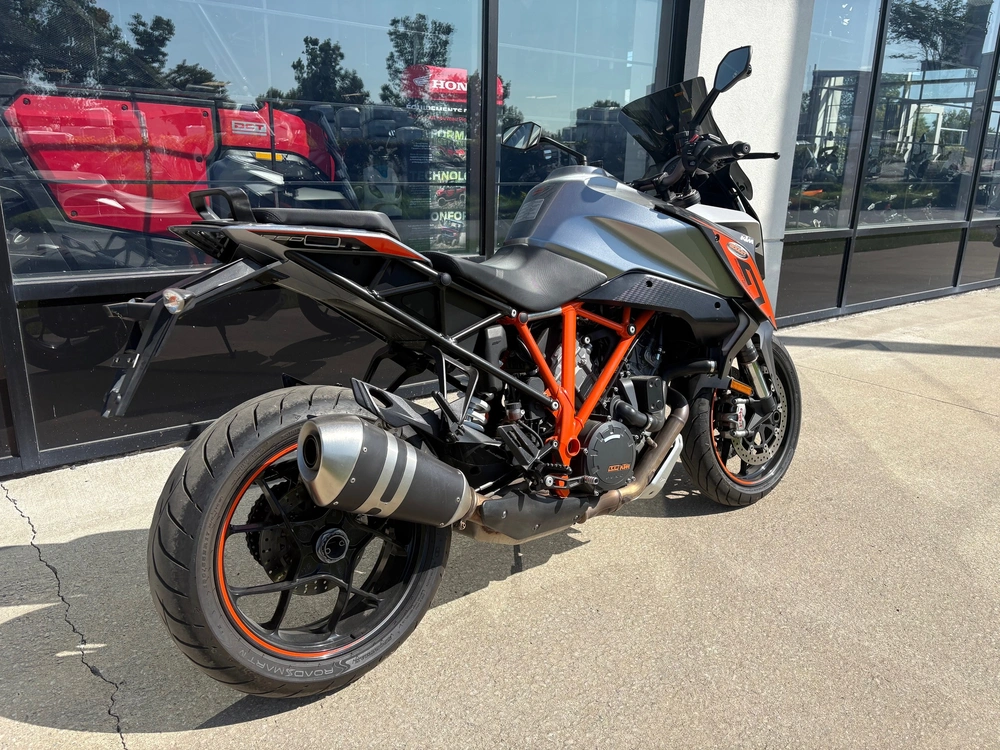 Ktm 1290 Super Duke Gt 2017 alt