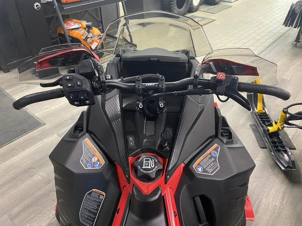 2026 Lynx Xterrain Re 850 E-tec 10.25 Ts alt