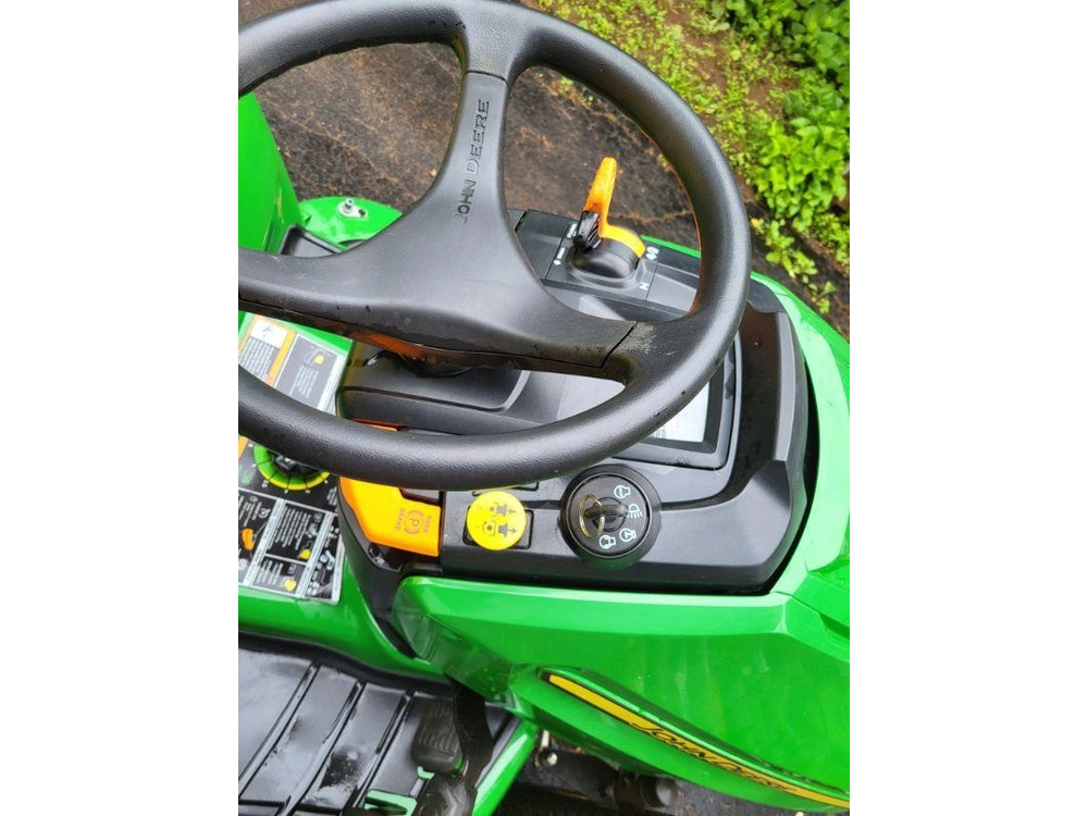 2023 John Deere X580 alt