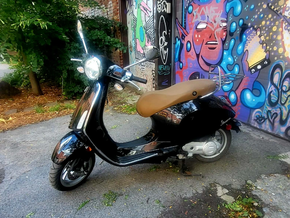 2022 Vespa Primavera 50 alt