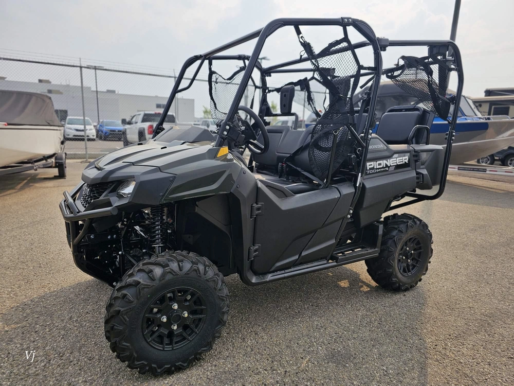 2026 Honda Pioneer 700-4 Deluxe alt