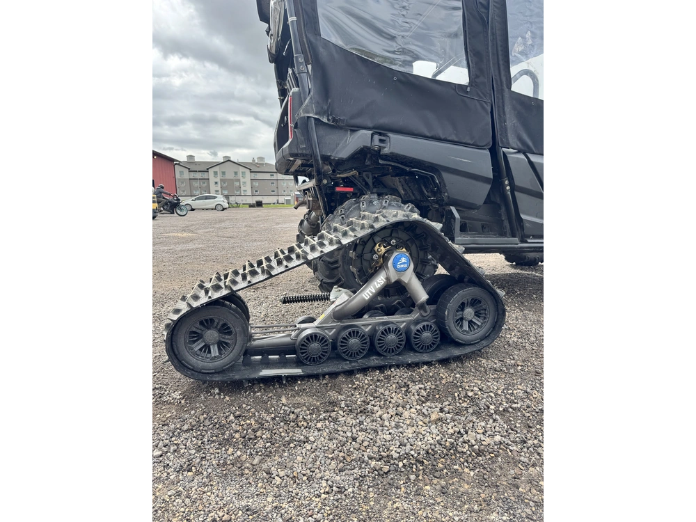 2022 Honda Sxs700m4d alt