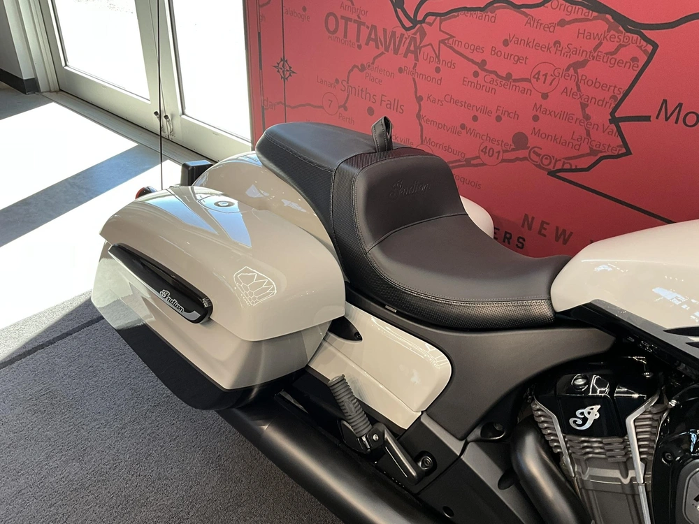 2026 Indian Motorcycle Challenger Dark Horse With 112 alt