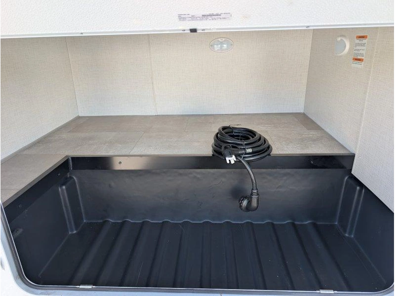 Thor Motor Coach Echelon Lc21 2027 alt