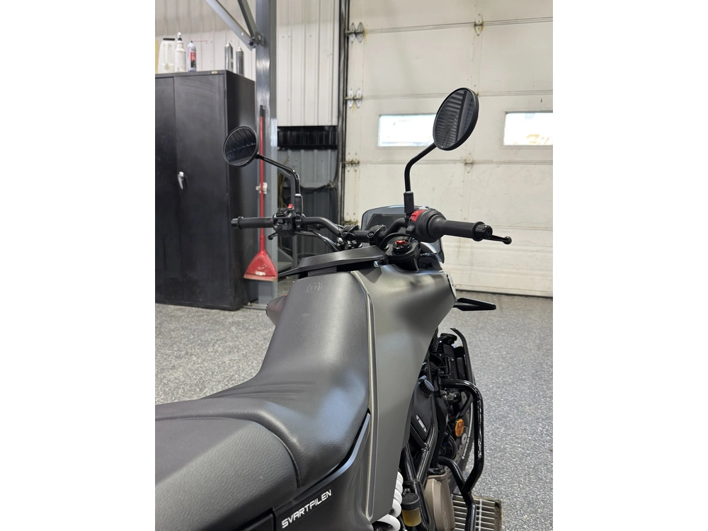 Husqvarna Svartpilen 401 2024 alt
