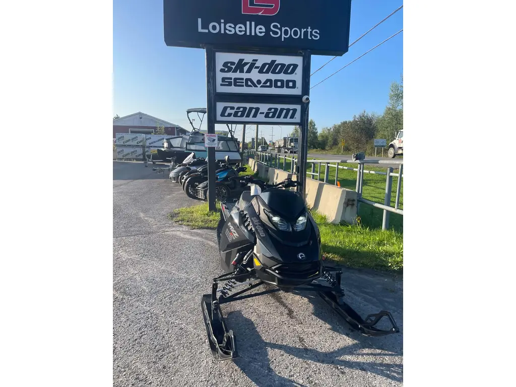 Ski-Doo MXZ X-RS 850 w/SMART-SHOX / 137" & 10.25"Screen 2025