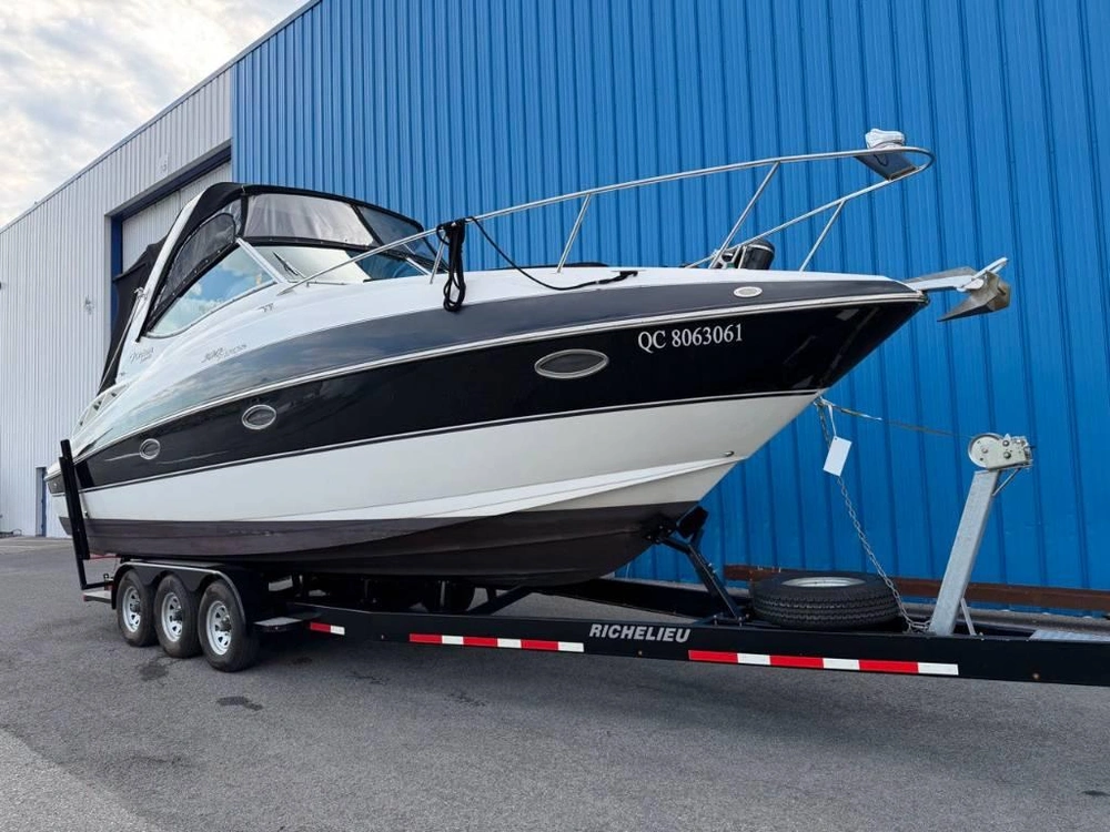2011 Cruisers Yachts 300 Express alt