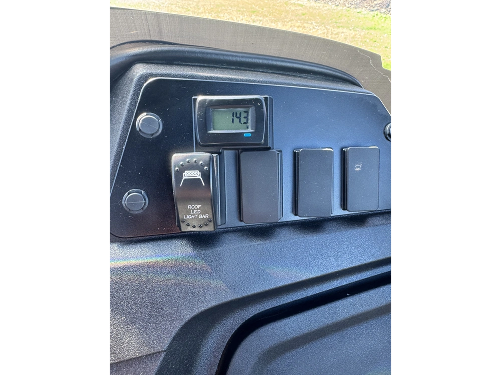 2022 Honda Sxs700m4d alt