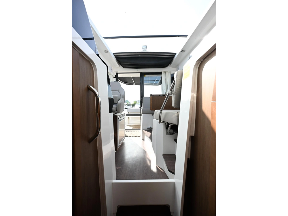 2023 Jeanneau Nc 895 Sport alt