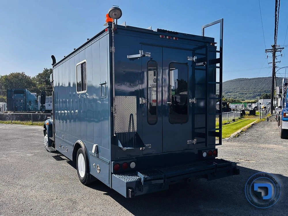 2004 International 4400 alt